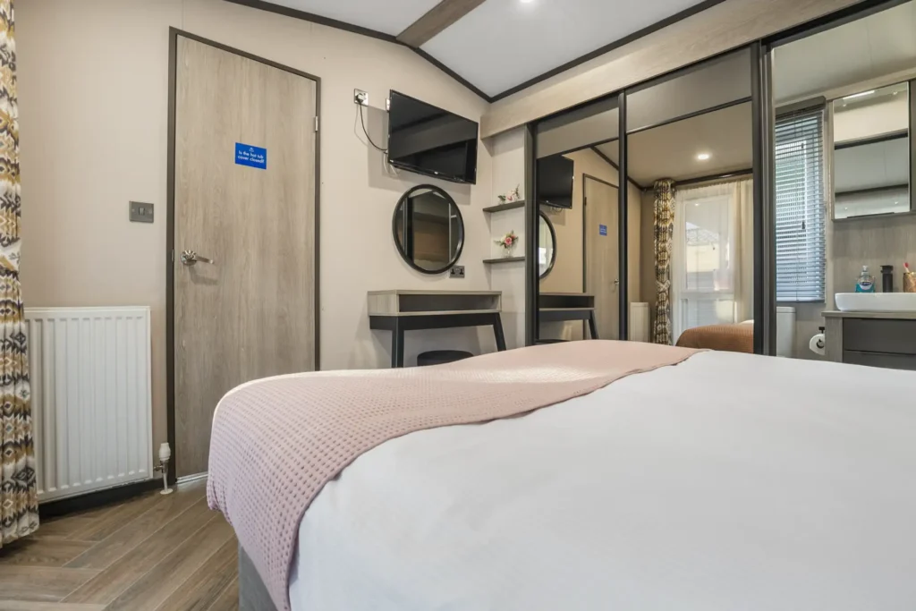 Bedroom in Single Lodge 12 with dressing table