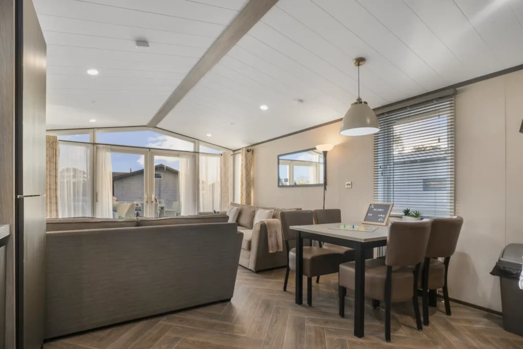 Living and dining area in Single Lodge 12