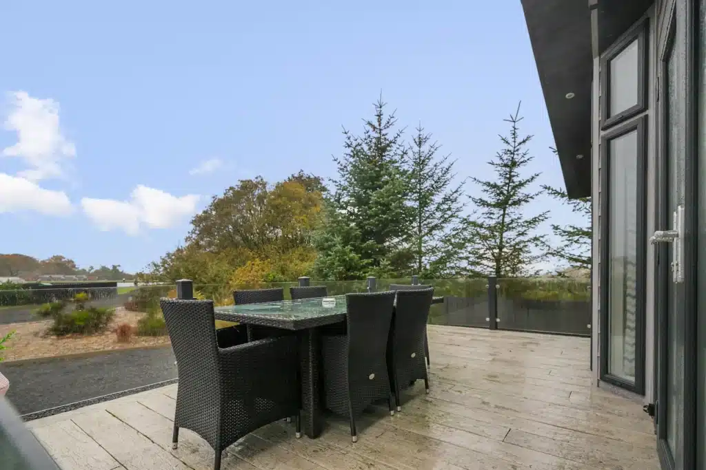 Covered deck at Twin Lodge 1 with rattan table and chairs