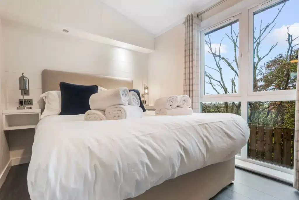Double bedroom in Twin Lodge 1 with window to the deck