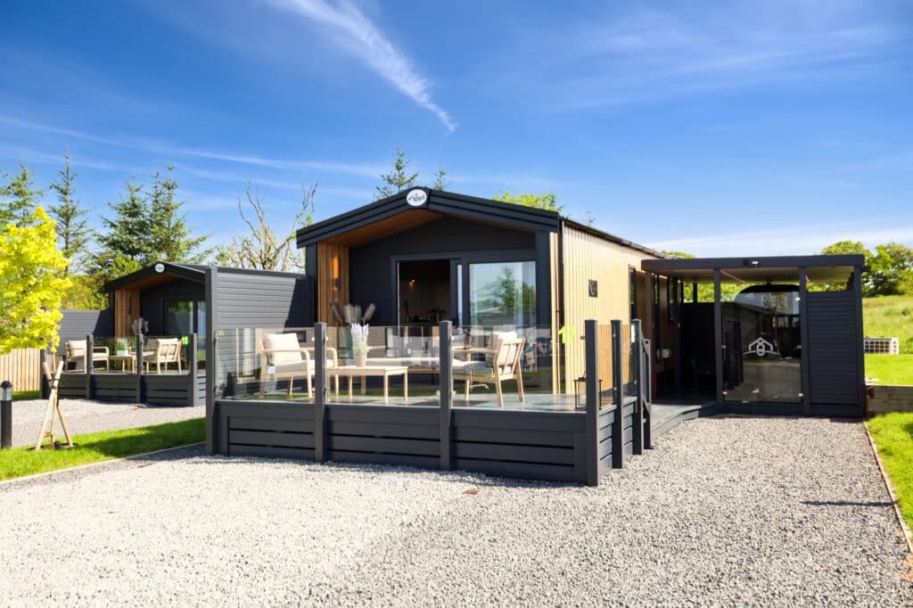 Micro Lodge 17 – exterior and decking