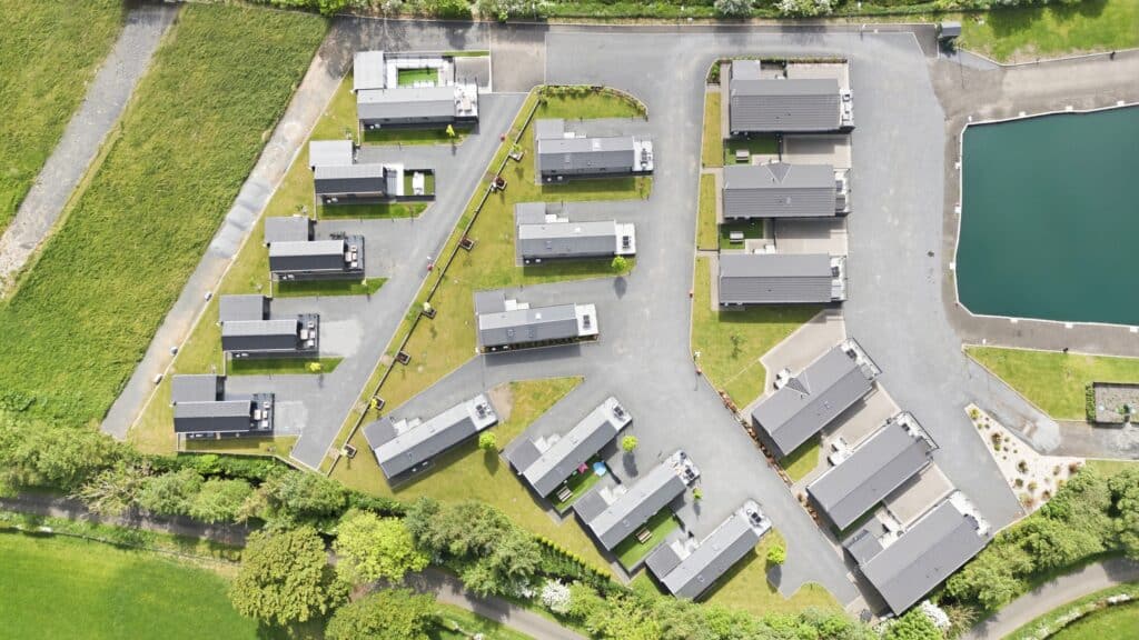 Micro Lodge 17 – aerial view of the park